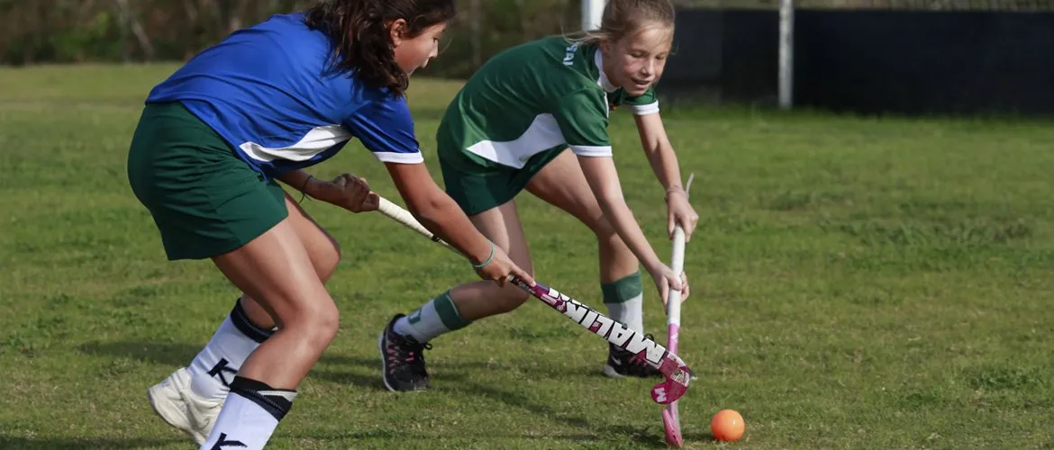 Partido de hockey de las alumnas del colegio