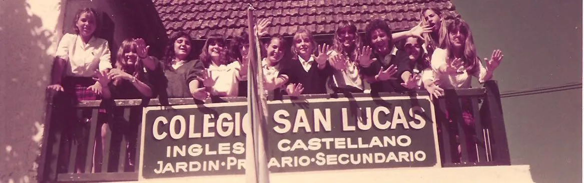 Foto antigua del cartel del colegio: Colegio San Lucas, inglés-castellano, jardín, primario y secundario
