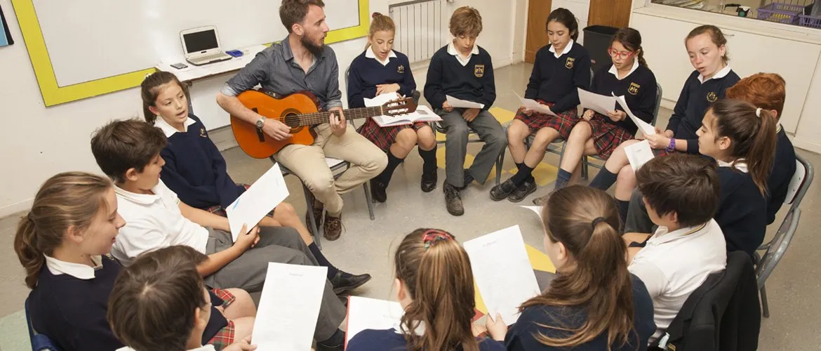 Ronda de música con guitarra en Haras Santa María
