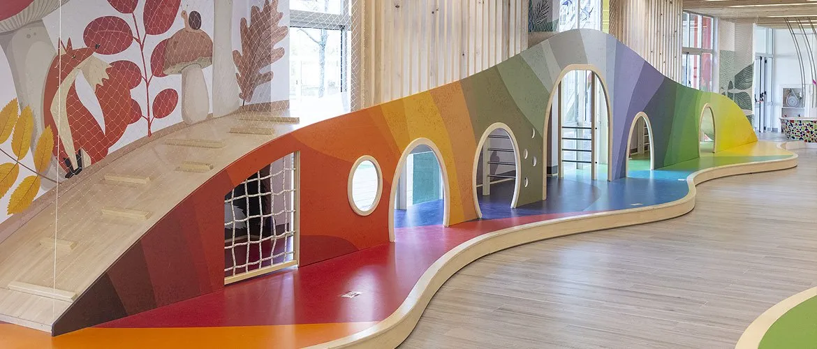 Nuevo espacio de Nivel Inicial en Nordelta, con muebles curvos y colores